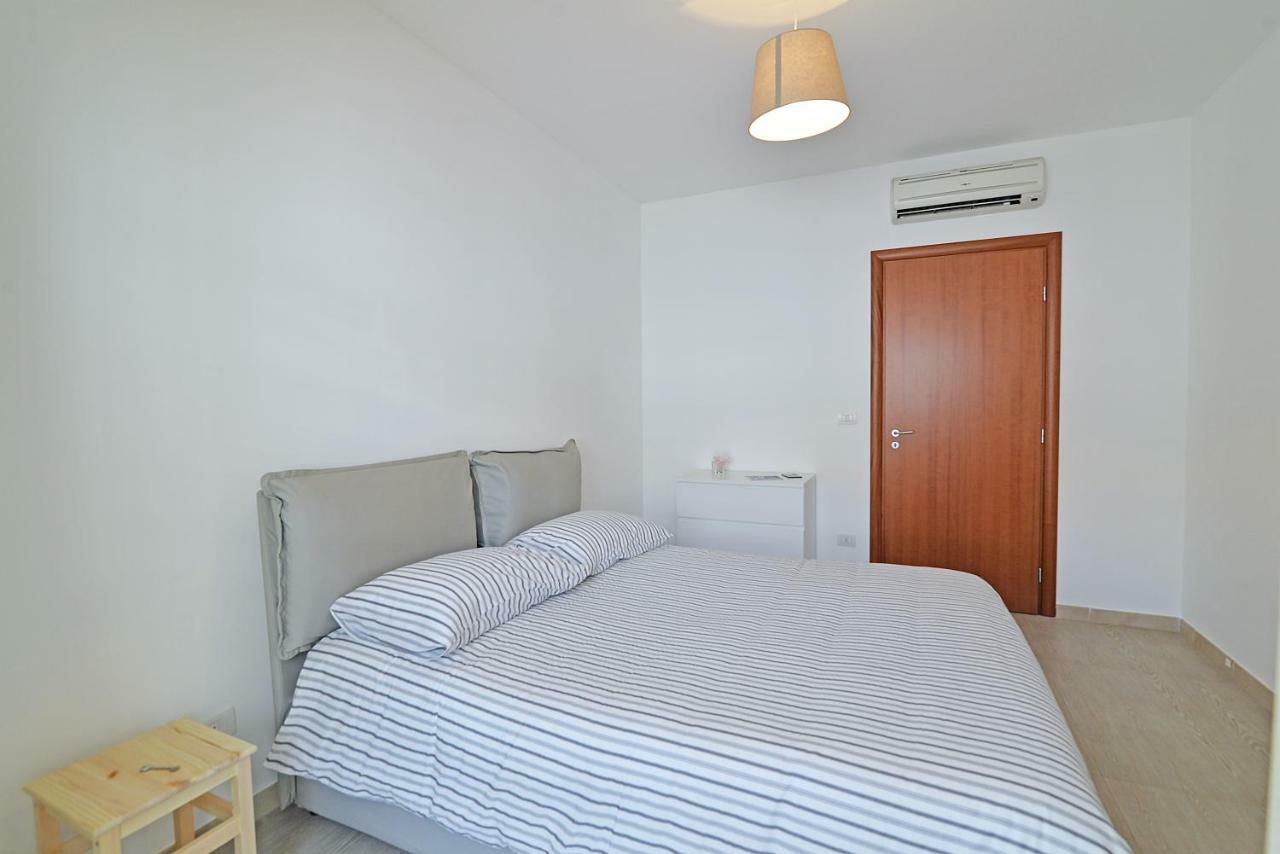 Casa Roberta Bed & Breakfast โมโนโปลี ภายนอก รูปภาพ