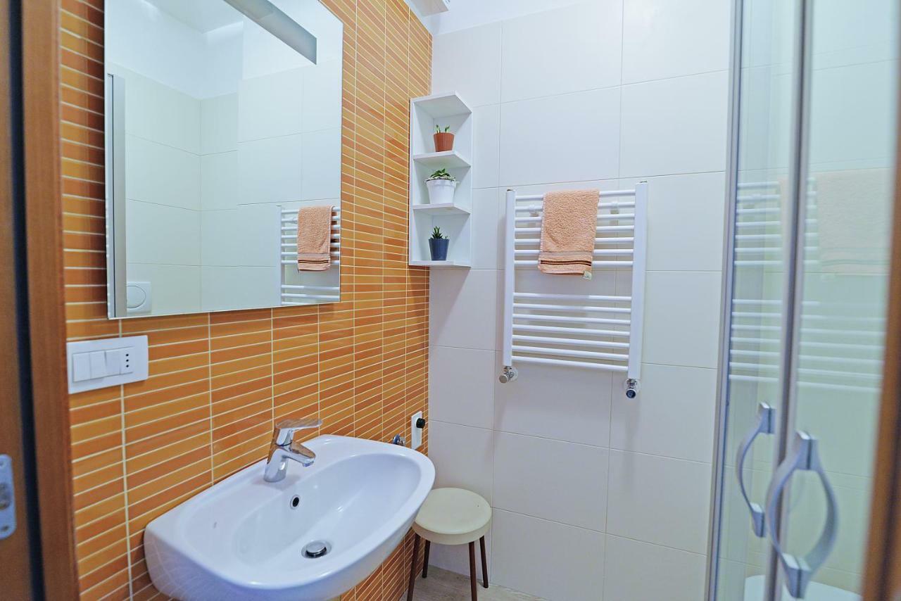Casa Roberta Bed & Breakfast โมโนโปลี ภายนอก รูปภาพ